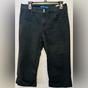 BANDOLINOBLU Women Capri Pants, Size 10, Pre-own, Color: Black, Good Condition.